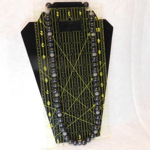 Black Beaded Necklace - Picture 11 of 13